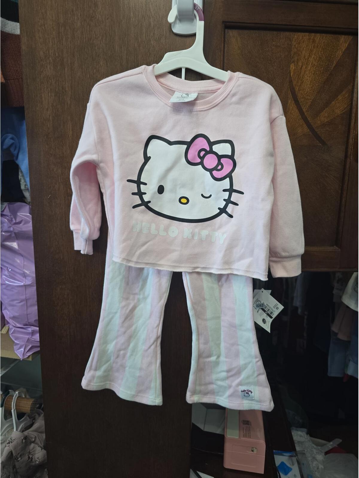 2t Brand New Hello Kitty OutfitItem 262